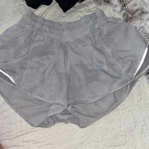 Lululemon Hotty Hot Shorts Size 4 2.5” Marbled White